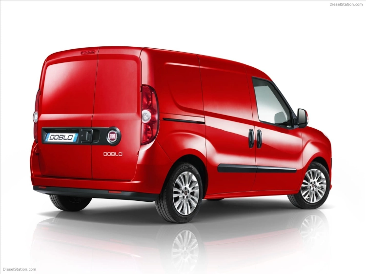 2010-Fiat-Doblo-03.jpg